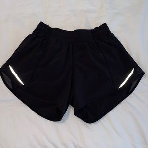 Size 4 Lululemon Hotty Hot Low Rose shorts 4”
